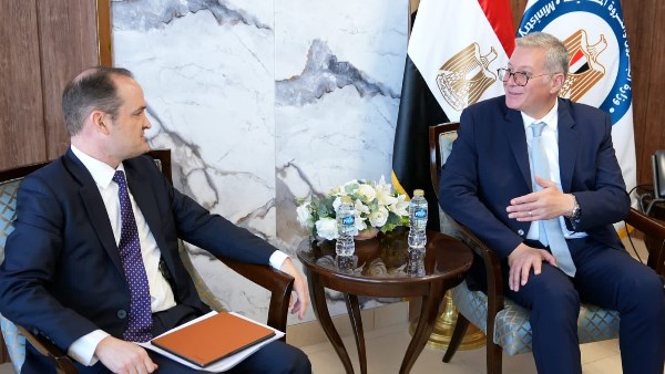 وزير البترول يؤكد على تحسين الكفاءة وخفض التكاليف لزيادة الإنتاج