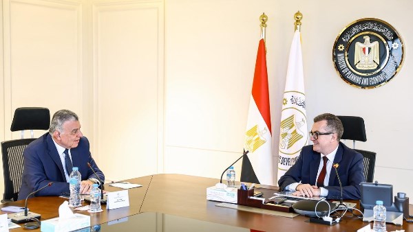 وزير التخطيط يناقش دعم ريادة الأعمال مع “أيادي للاستثمار”