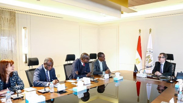 وزير التخطيط يناقش مع البنك الإفريقي تعزيز الشراكات لتمويل مشروعات البنية التحتية