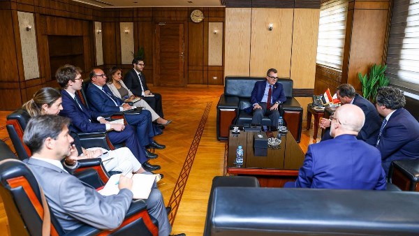 وزير التخطيط يناقش مع وفد فرنسي سبل تمويل مبتكر