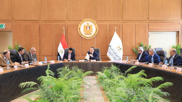 وزير التعليم العالي يرأس اجتماع الاتحاد الرياضي للجامعات مع رئيس الاتحاد الإفريقي