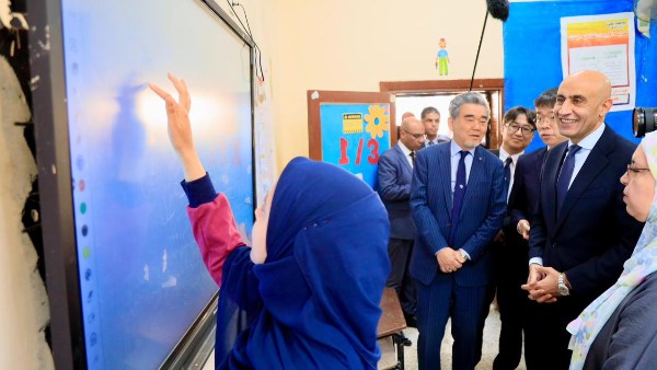 وزير التعليم يزور مدرسة الأورمان مع رئيسي جامعة هيروشيما