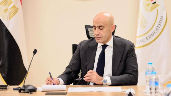 وزير التعليم يوقع اتفاقية لتطبيق منهج “الثقافة المالية” في الثانوية