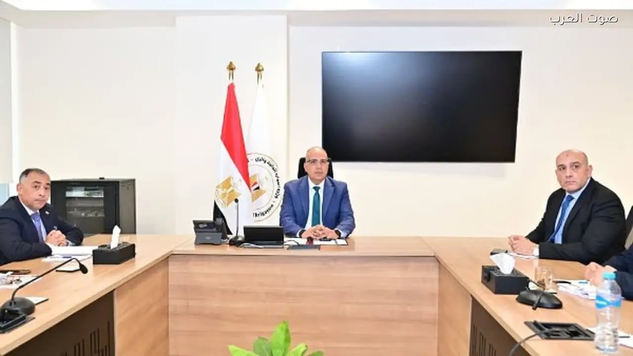 وزير الرى يناقش حماية المنشآت المائية التاريخية مع الجهات المعنية