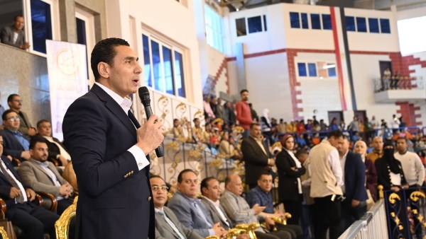 وزير الرياضة يزور الصالة المغطاة في العريش