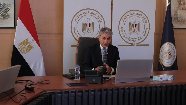 وزير السياحة والآثار يلتقي الملتحقين ببرنامج القيادة التنفيذية