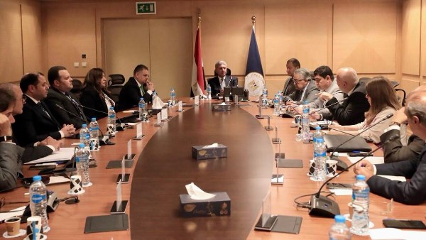 وزير السياحة يناقش تطوير السياحة النيلية والمسارات الجديدة