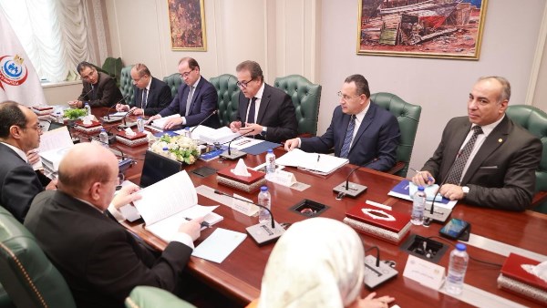 وزير الصحة يؤكد ضرورة اعتماد 100 دليل إرشادي بالمنشآت الطبية