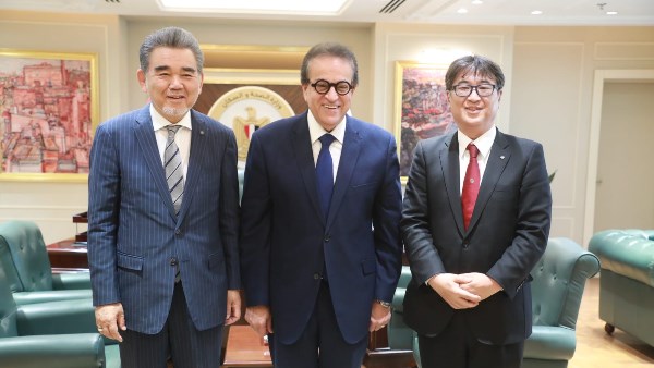 وزير الصحة يلتقي رئيس جامعة هيروشيما لبحث التعاون في التعليم الطبي