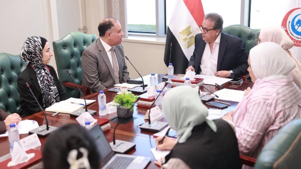 وزير الصحة يناقش تعزيز التعاون مع مركز السياسات الاقتصادية
