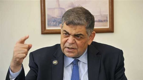 وزير الصحة يهنئ أشرف حاتم بفوزه في لجنة الصحة الدولية