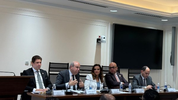 وزير الطيران: إلغاء كارت الجوازات في جميع المطارات المصرية