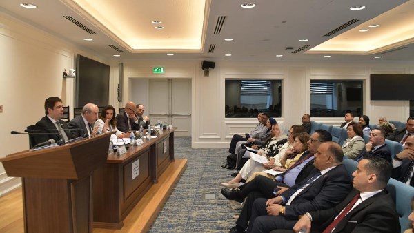 وزير الطيران يوضح أسباب زيادة أسعار التذاكر في مصر