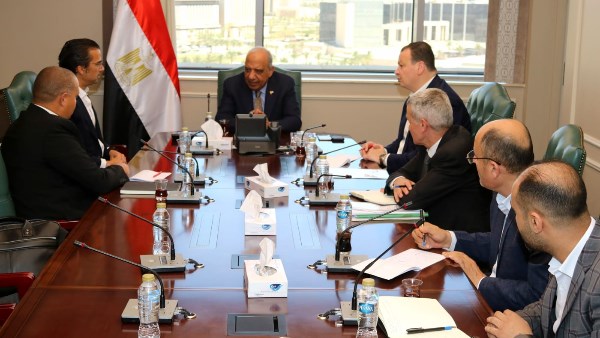 وزير الكهرباء يناقش مشروعات الطاقة الشمسية والرياح بقدرة 2500 ميجاوات