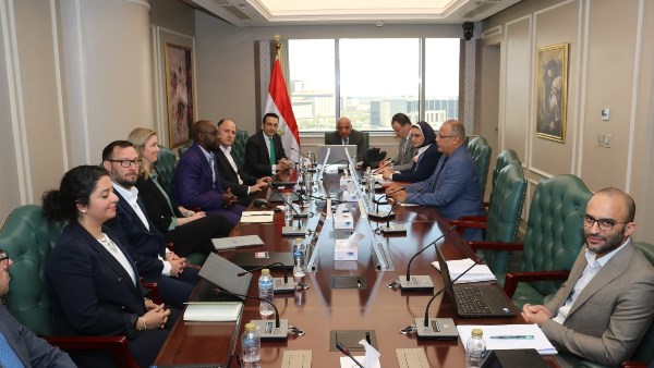 وزير الكهرباء يناقش مشروعات الطاقة الشمسية والرياح وبطاريات التخزين