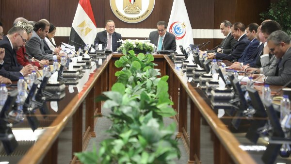 وزيرا الصحة والتعليم العالي يناقشان تعزيز التعاون في التأمين الصحي الشامل