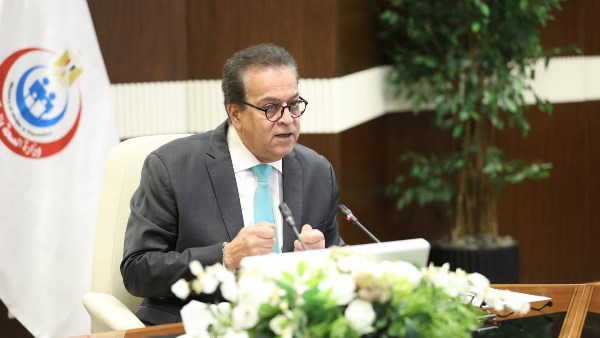 وزيرا الصحة والتعليم العالي يناقشان تعزيز التعاون لدعم التأمين الصحي الشامل