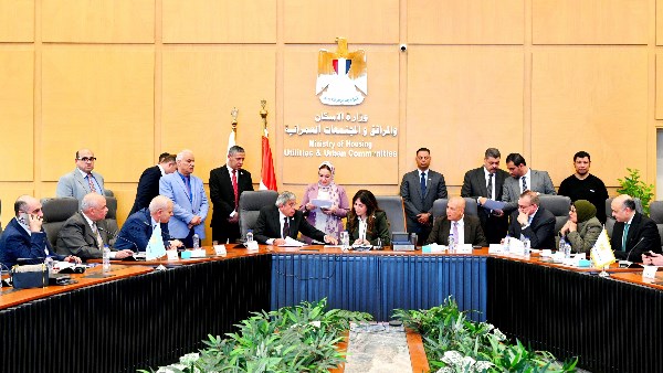 وزيرة الإسكان تناقش مطالب المواطنين مع مجلس الشيوخ