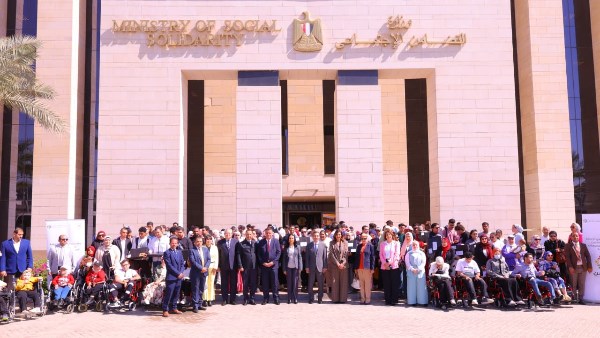 وزيرة التضامن توزع أجهزة تعويضية لطلاب الجامعات ذوي الإعاقة