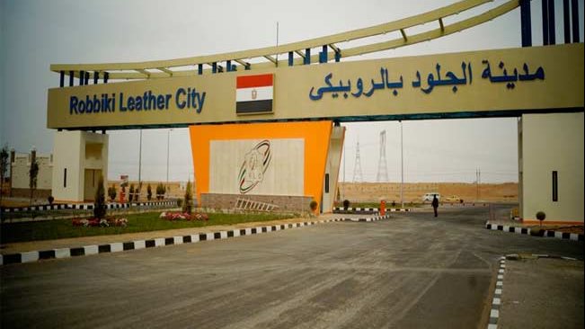 وفد كيني رفيع يزور مدينة الجلود بالعاشر لدراسة التجربة المصرية