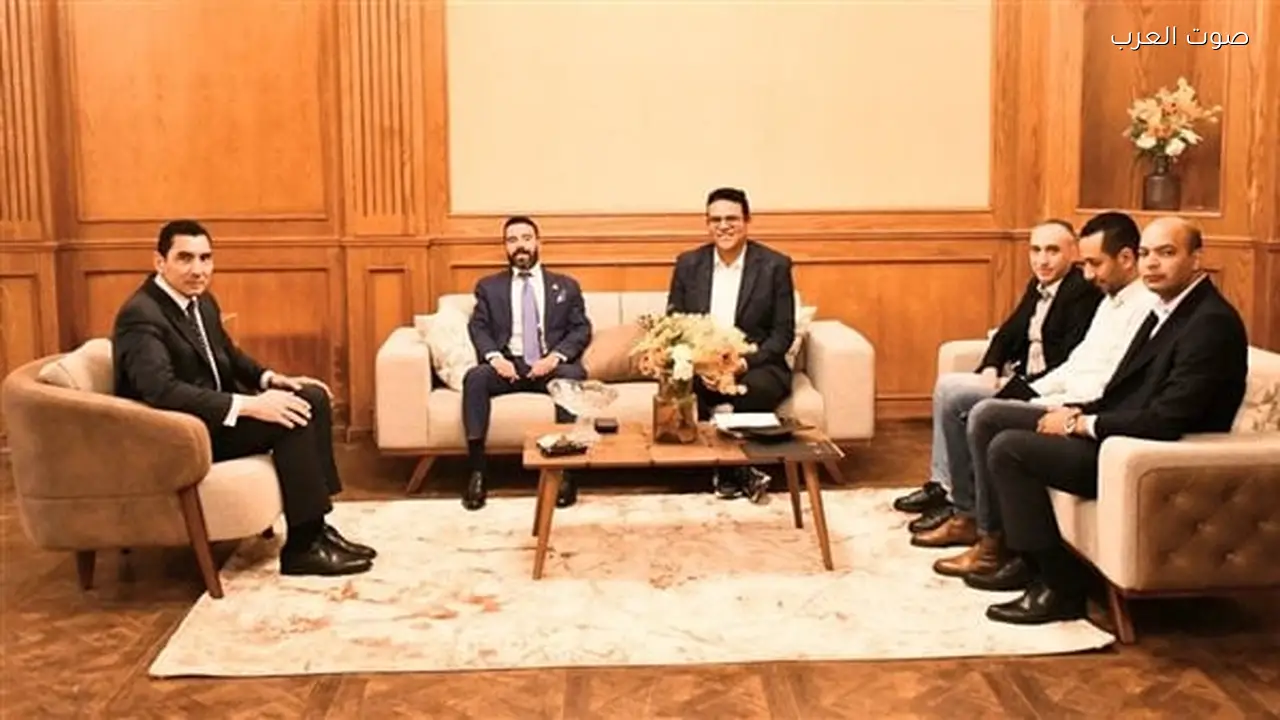وزير الرياضة يلتقي رئيس اتحاد اللياقة التنافسية لتعزيز التعاون الرياضي