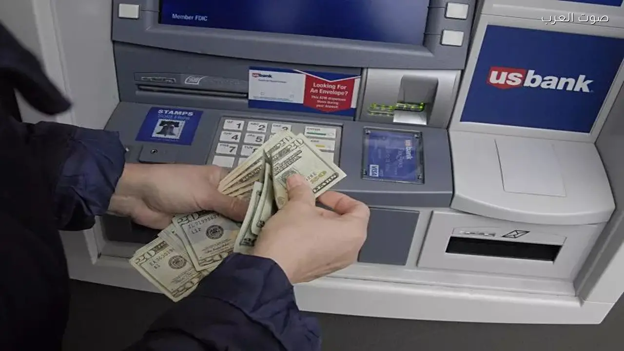 صرف الدولار في السوق الموازية يسجل 13,400 مقابل تثبيت المركزي عند 11,500