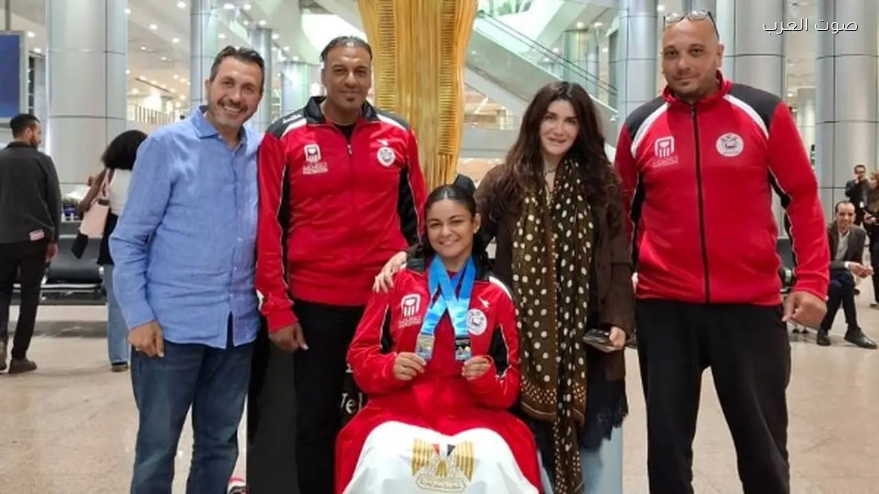 أبطال التجديف البارالمبي يصلون إلى مطار القاهرة بعد إنجازهم في فرنسا