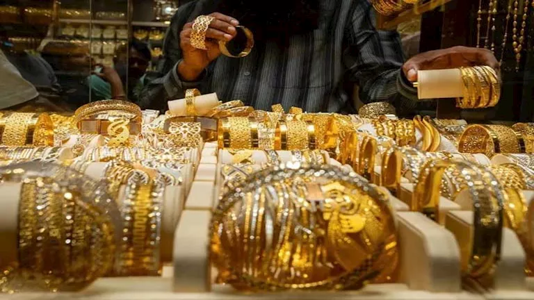 أسعار الذهب في السوق المحلي تشهد ارتفاعًا مع بداية تعاملات الثلاثاء
