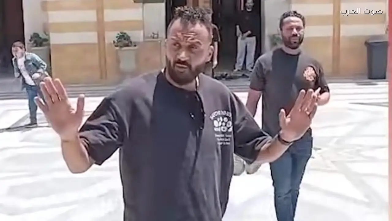 إبراهيم سعيد يشكر الصحفيين على حضور جنازة والدته