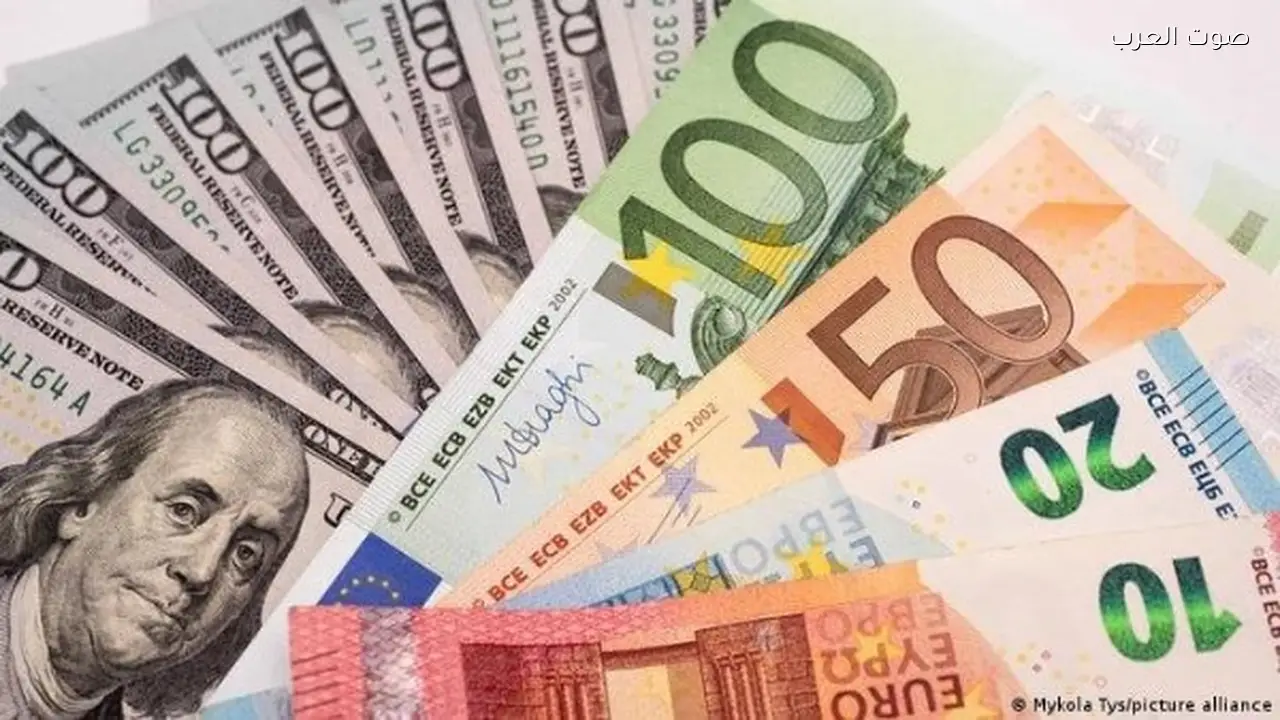 استقرار الدولار والإسترليني في تعاملات مساء اليوم