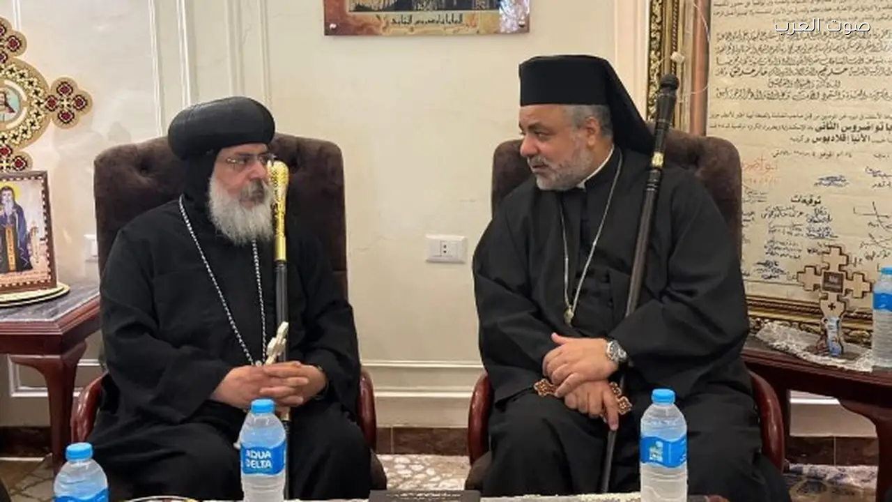 الأنبا عمانوئيل يهنئ الأنبا إقلاديوس بعيد القيامة