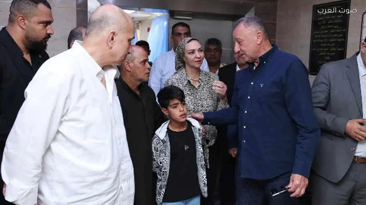 الخطيب يزور مشجع الأهلي عبدالله عربي بعد حادثه