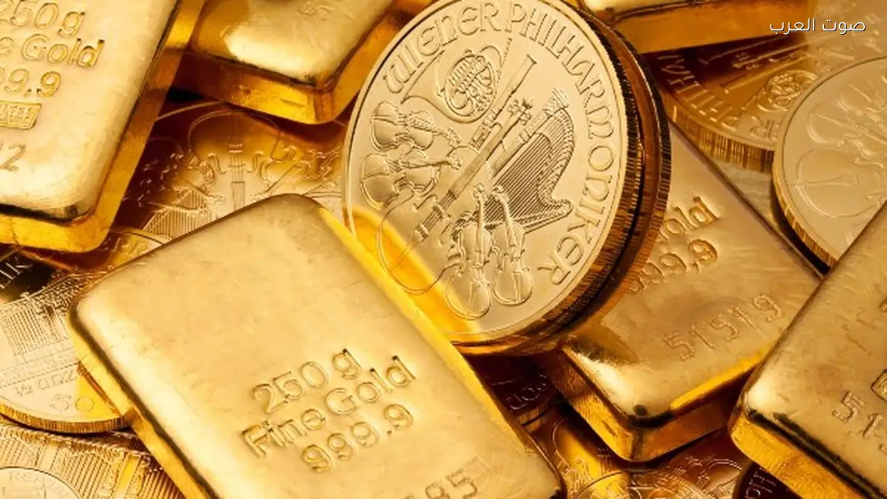 الذهب يخسر 40 جنيهاً محلياً ويتراجع 2% عالمياً خلال أسبوع