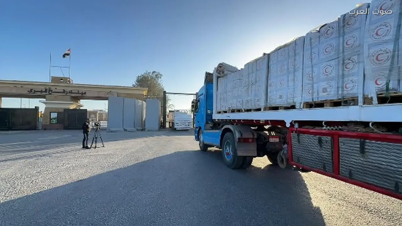 الهلال الأحمر يطلق قافلة “زاد العزة” بحمولة 3 آلاف طن مساعدات