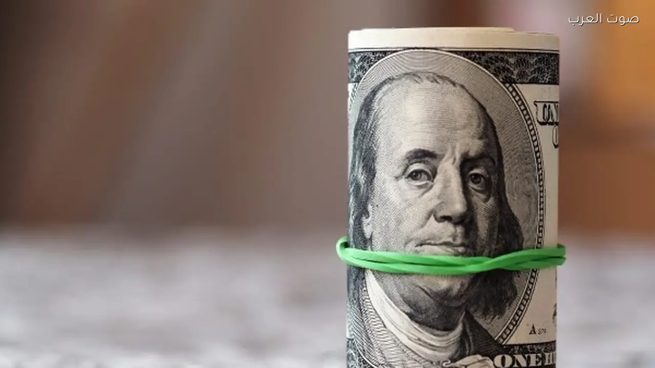تراجع سعر الدولار مقابل الجنيه في البنوك