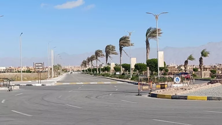 جنوب سيناء تعلن حالة الطوارئ بسبب الرياح المثيرة للرمال واضطراب البحر