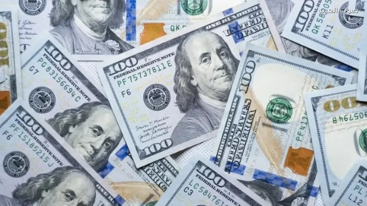 سعر الدولار في السوق الرسمي رغم إجازة البنوك