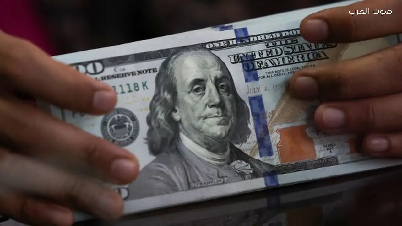 سعر صرف الدولار يرتفع بجنيهان في البنوك