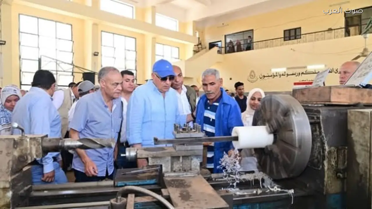 سويلم يهنئ موظفي وزارة الري بعيد العمال