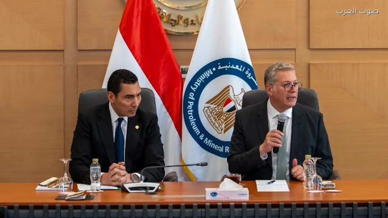 مائدة مستديرة لتمكين الشباب في قطاع الطاقة برئاسة وزيري البترول والشباب
