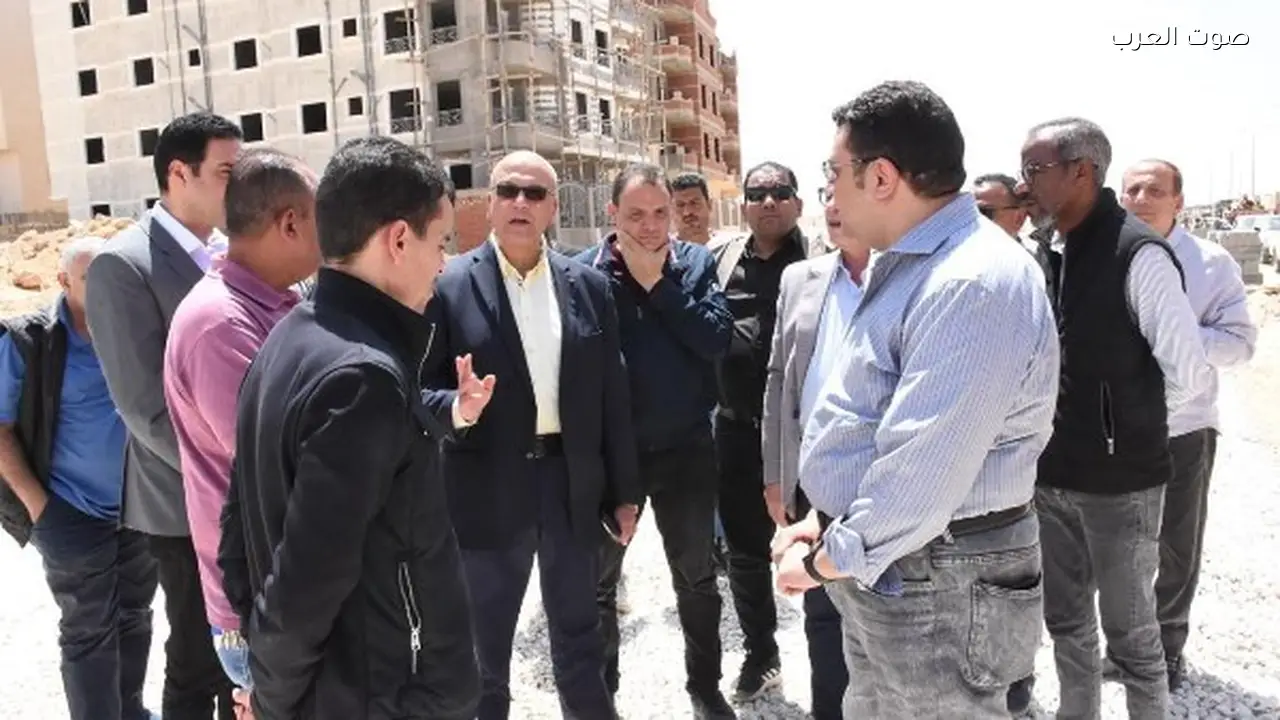 نائب وزيرة الإسكان يزور مشروعات المرافق في القاهرة الجديدة