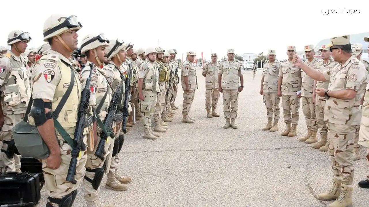وزير الدفاع يثني على تعاون المنطقة الغربية العسكرية مع شيوخ مطروح لحماية الحدود