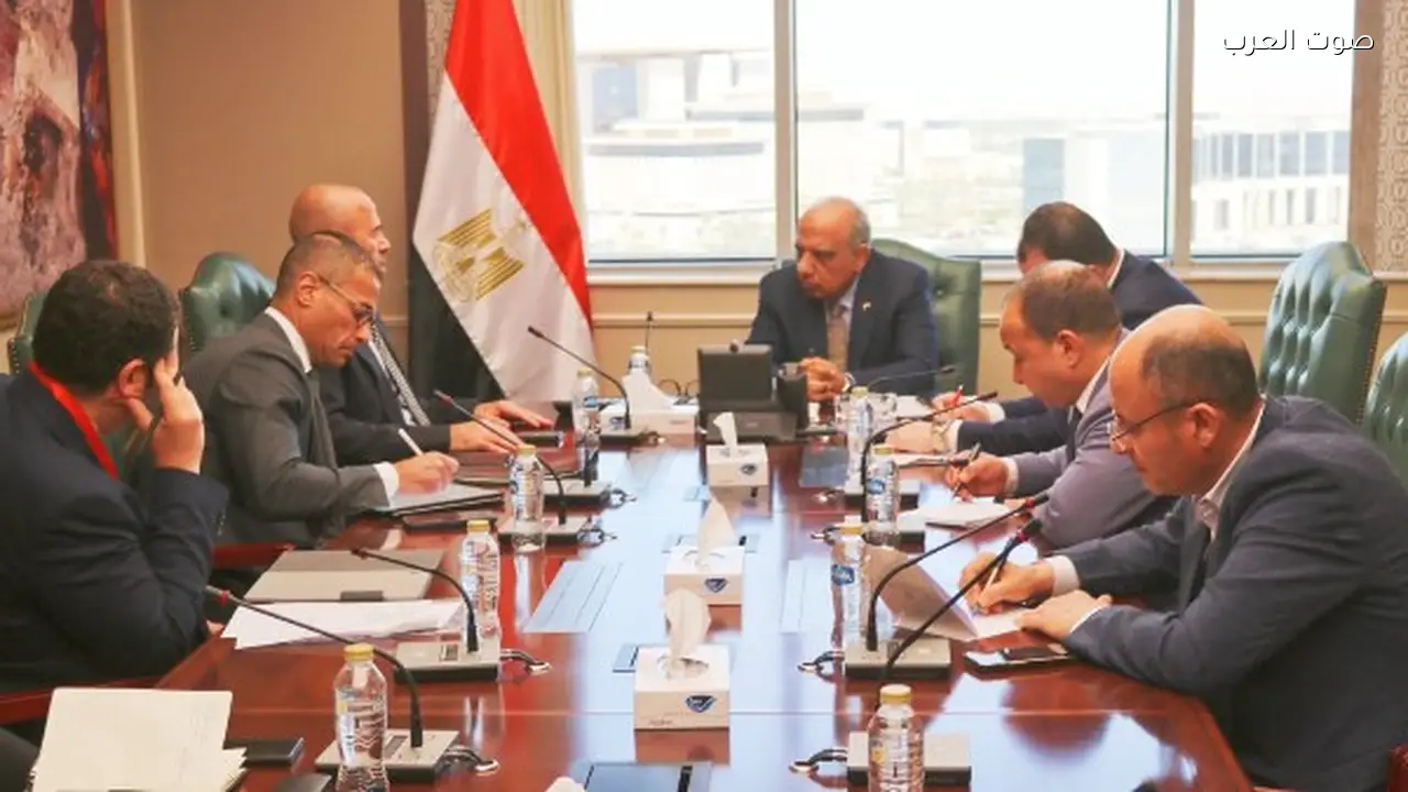 وزير الكهرباء يناقش طرق توفير الطاقة لمشروع مركز بيانات عالمي