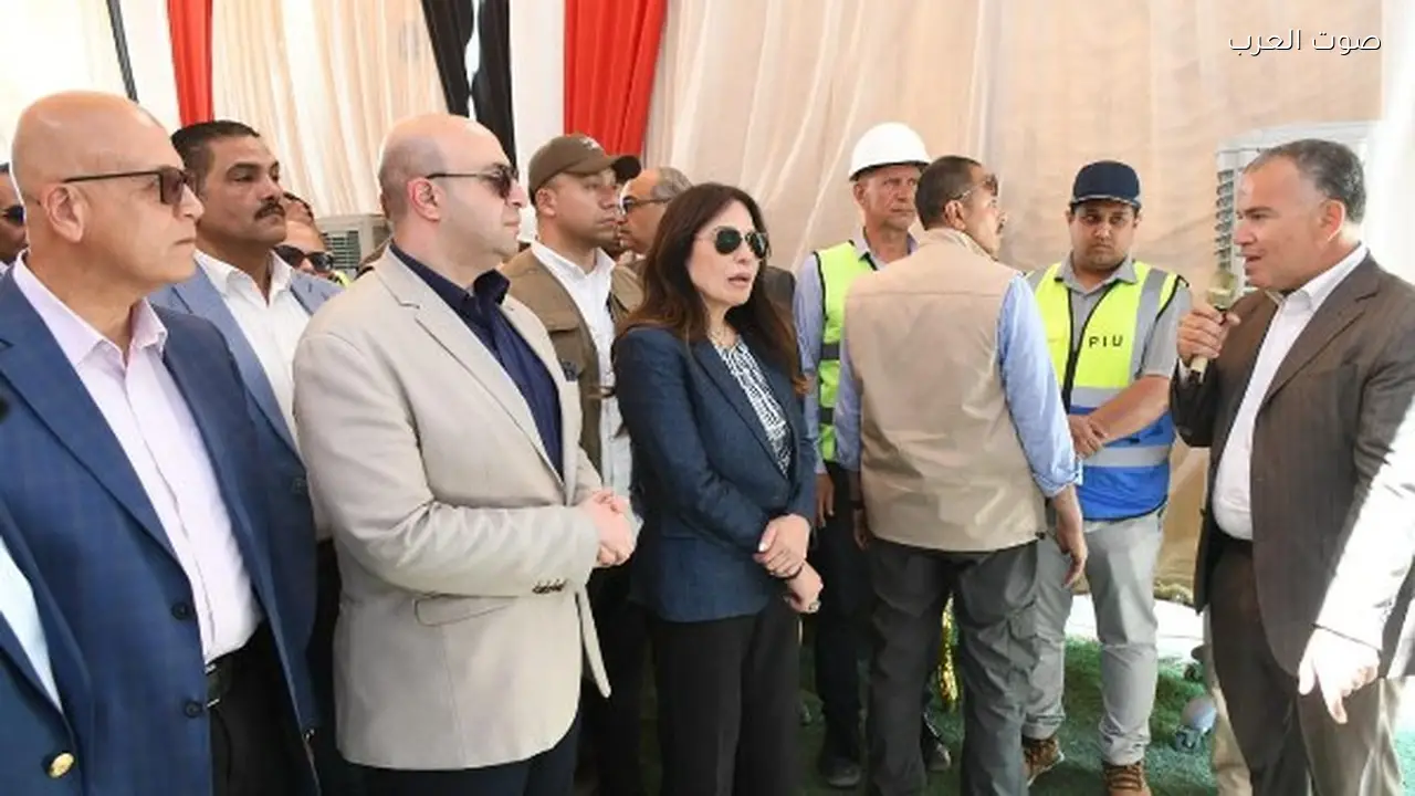 وزيرة الإسكان ومحافظ الفيوم يتفقدان محطة صرف تخدم 115 ألف نسمة