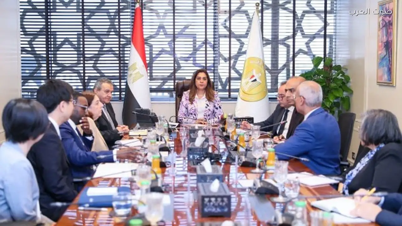 وزيرة البيئة تؤكد أهمية سرعة إنجاز مجمع العاشر لمعالجة المخلفات