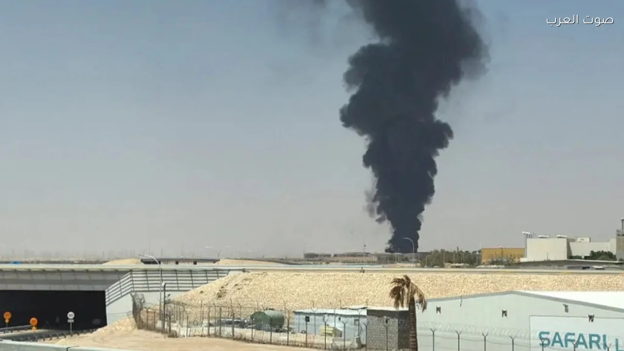 أضرار بالغة بطائرة سعودية في مطار الرياض وسط هجمات الحوثيين