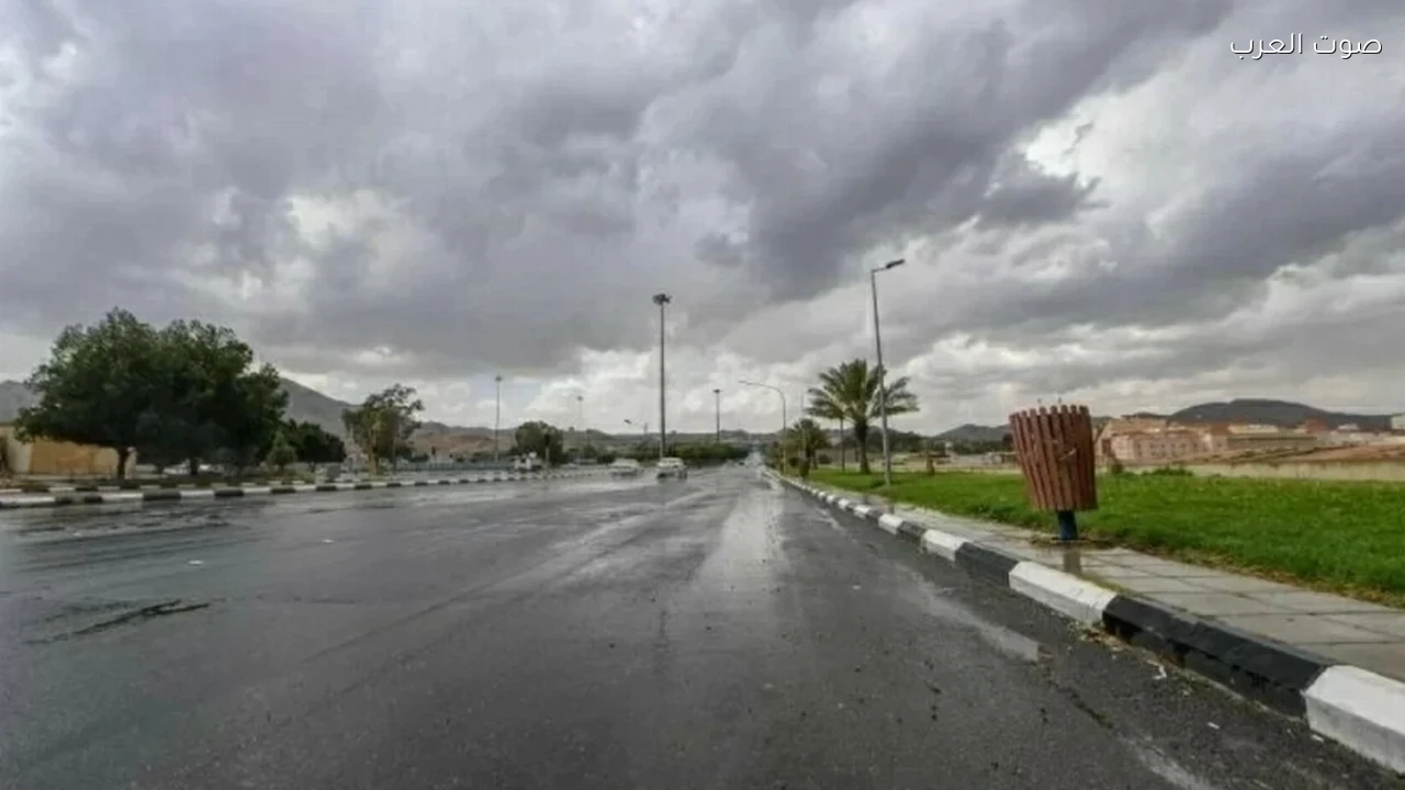 أمطار رعدية وسيول على 7 مناطق في السعودية
