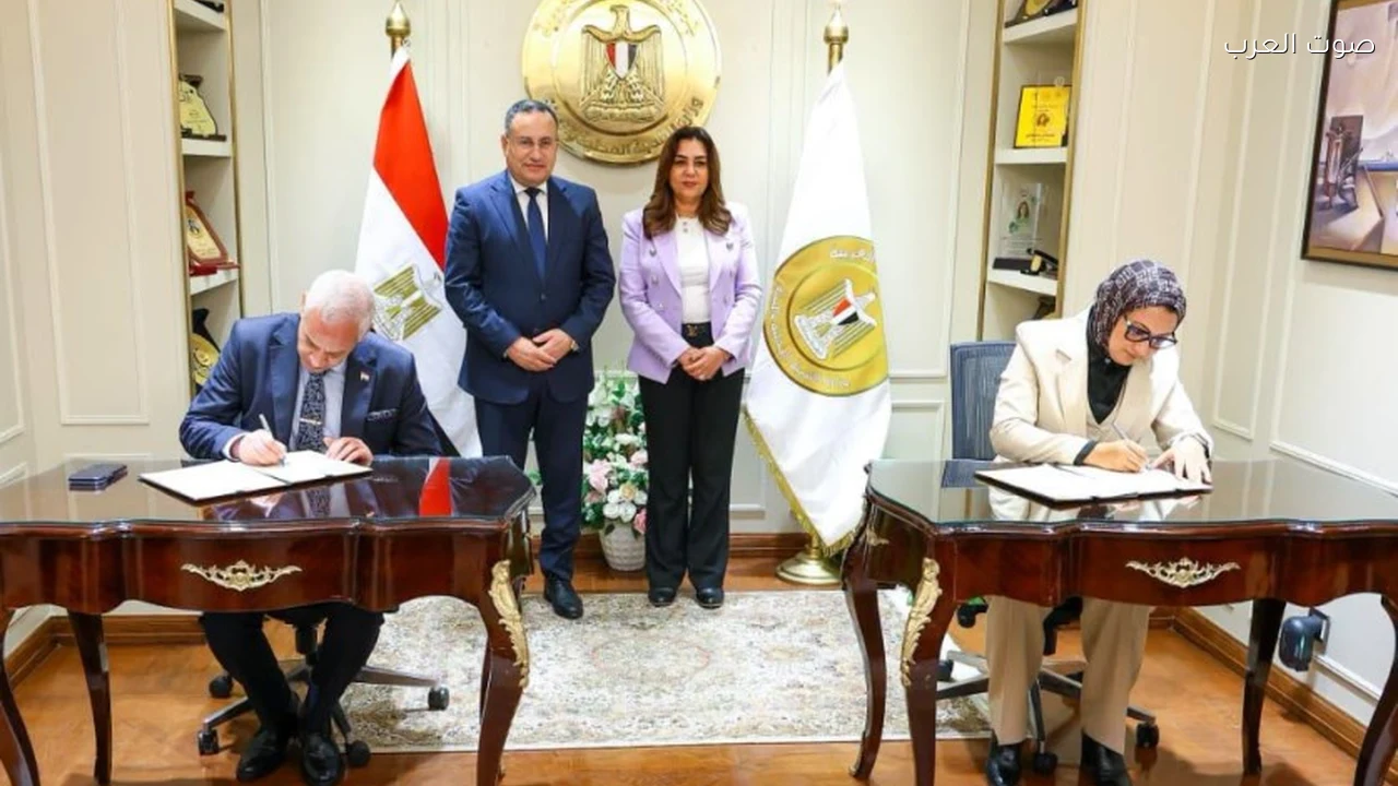 التنمية المحلية والتعليم العالي يشهدان توقيع بروتوكولين لتنمية الوادي الجديد