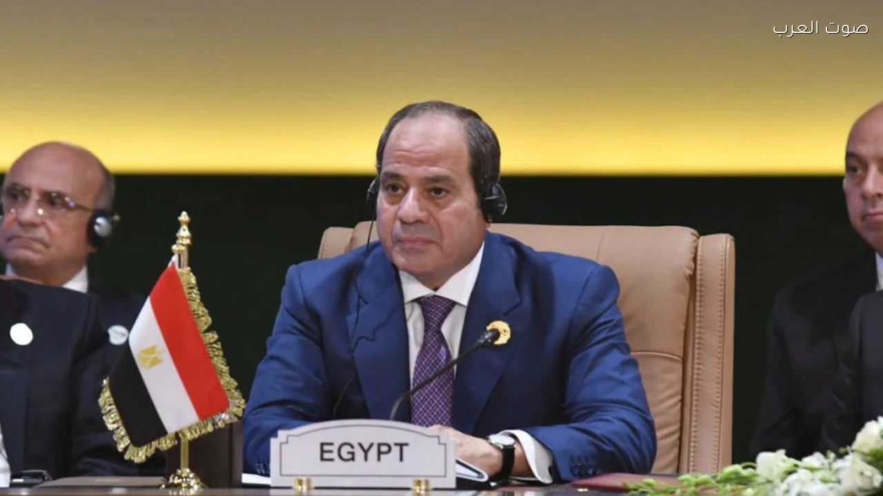 السيسي يشيد بحفاوة الاستقبال في ماليزيا ويدعو أنور إبراهيم لزيارة مصر