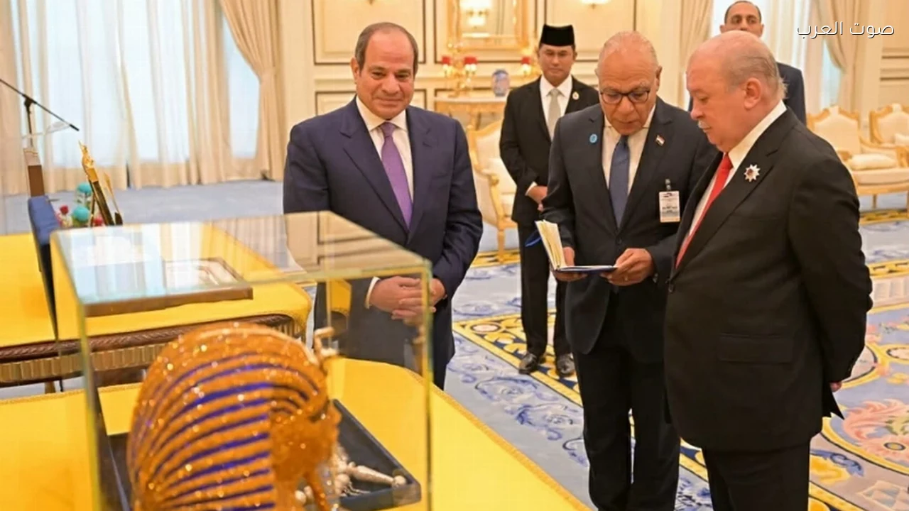 ملك ماليزيا يمنح السيسي أرفع وسام اتحادي خلال زيارته إلى كوالالمبور